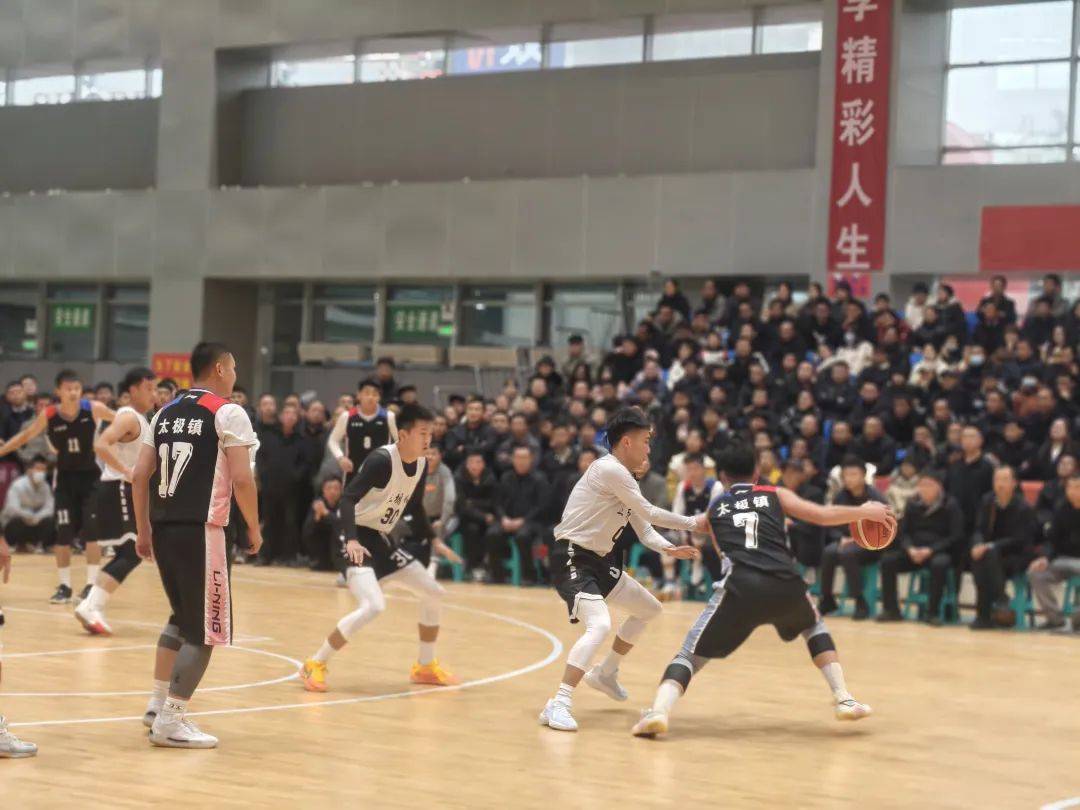小镇篮球联赛带火本地体育产业，激发全民热情的简单介绍