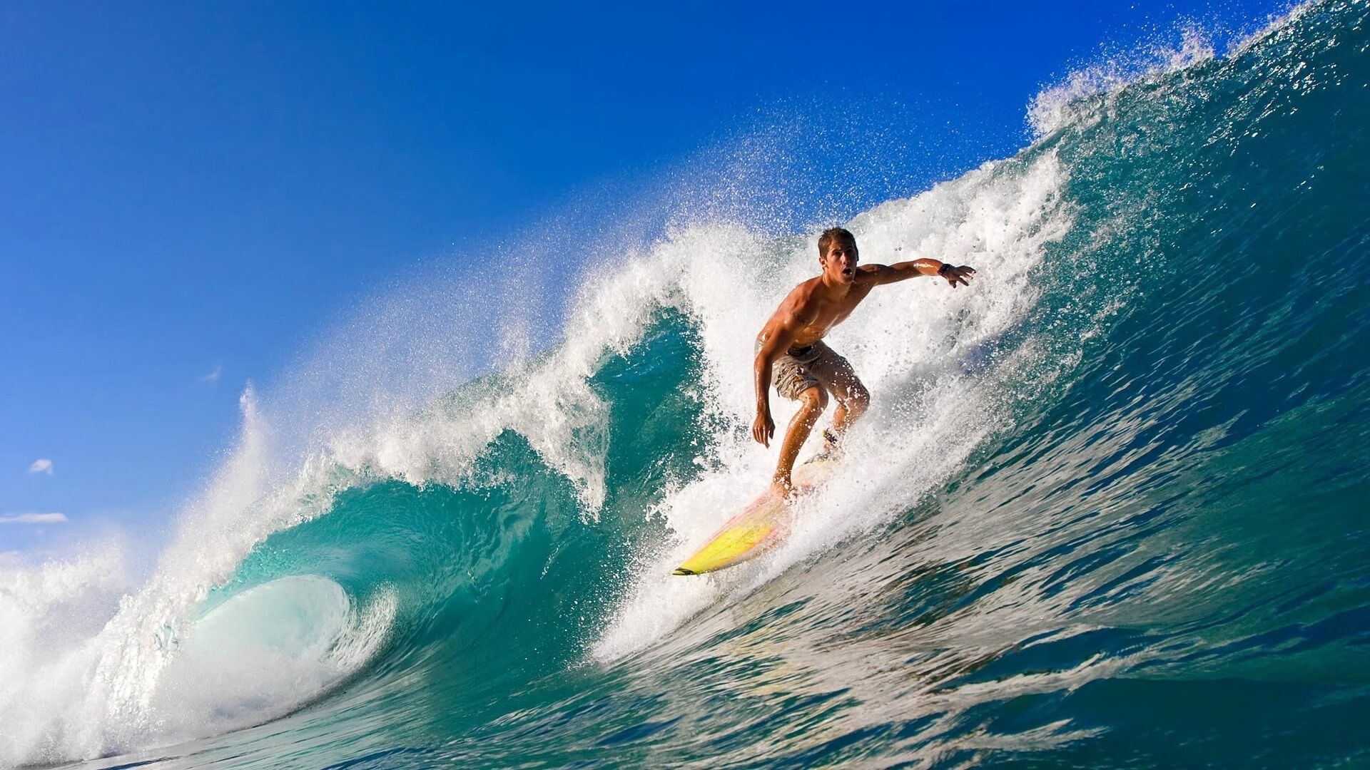 “万众瞩目的季后赛首轮大战，冠军悬念再升级”，季后赛首轮几场